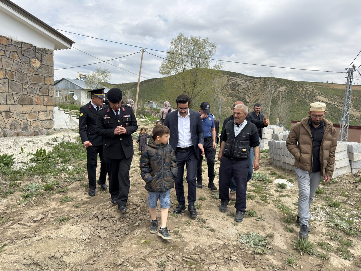 refahiye1's tweet photo. Kaymakamımız, Kurban Bayramı dolayısıyla Şahaloğlu, Kamberağa, Çukurçimen Köyünü ziyaret etti.
https://t.co/tKvSlYF6IJ? https://t.co/g6GzIk7RAj