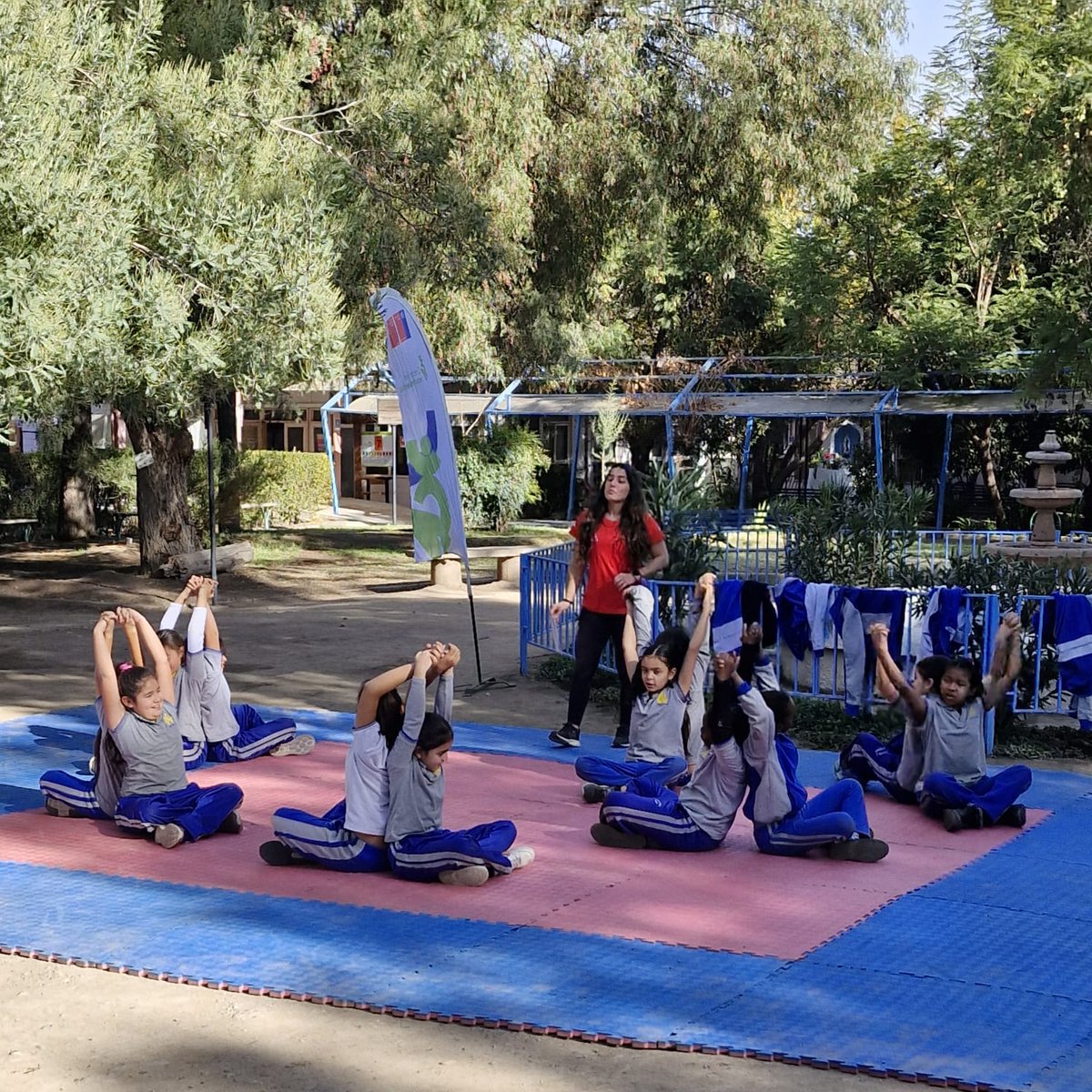 MindepValpo's tweet photo. Encuentro CEM en San Felipe 

Las estudiantes del Liceo Corina Urbina, participaron de una variedad de circuitos deportivos, enfocados en disciplinas como fútbol, voleibol, rugby, acroyoga y boxeo. https://t.co/6Wfp1yzqqI