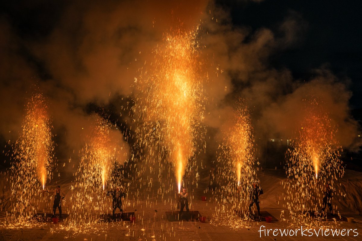 fireworksviewer's tweet photo. 2026.05.23 名古屋けいりんまつり2026 手筒花火
中央10号玉、左右4カ所5号玉、みたいな🙂
手筒花火放揚は美和花火会の皆さん。
#美和花火会 #名古屋けいりん #手筒花火 https://t.co/MZk6FB3LLF