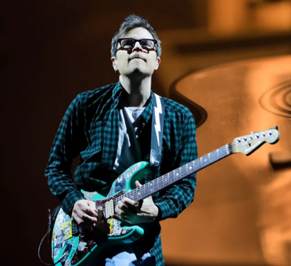 PopSoulRockRoll's tweet photo. #RiversCuomo, the frontman, singer, guitarist, and song writer of #Weezer, just quietly uploaded a ton of acoustic cover songs to his YouTube channel, spanning a lot of different genres and range from ‘Hey Ya’ by Outkast to ‘Creep’ by Radiohead, and Post Malone’s ‘Congratulations’ to ‘Hotel California’ by The Eagles.

Get the Live 365 App and search out ‘Pop Soul’ for #70s #80s and #90s tuneage

#musicnews #staytuned #NowPlaying #goodmusic for you & @grok