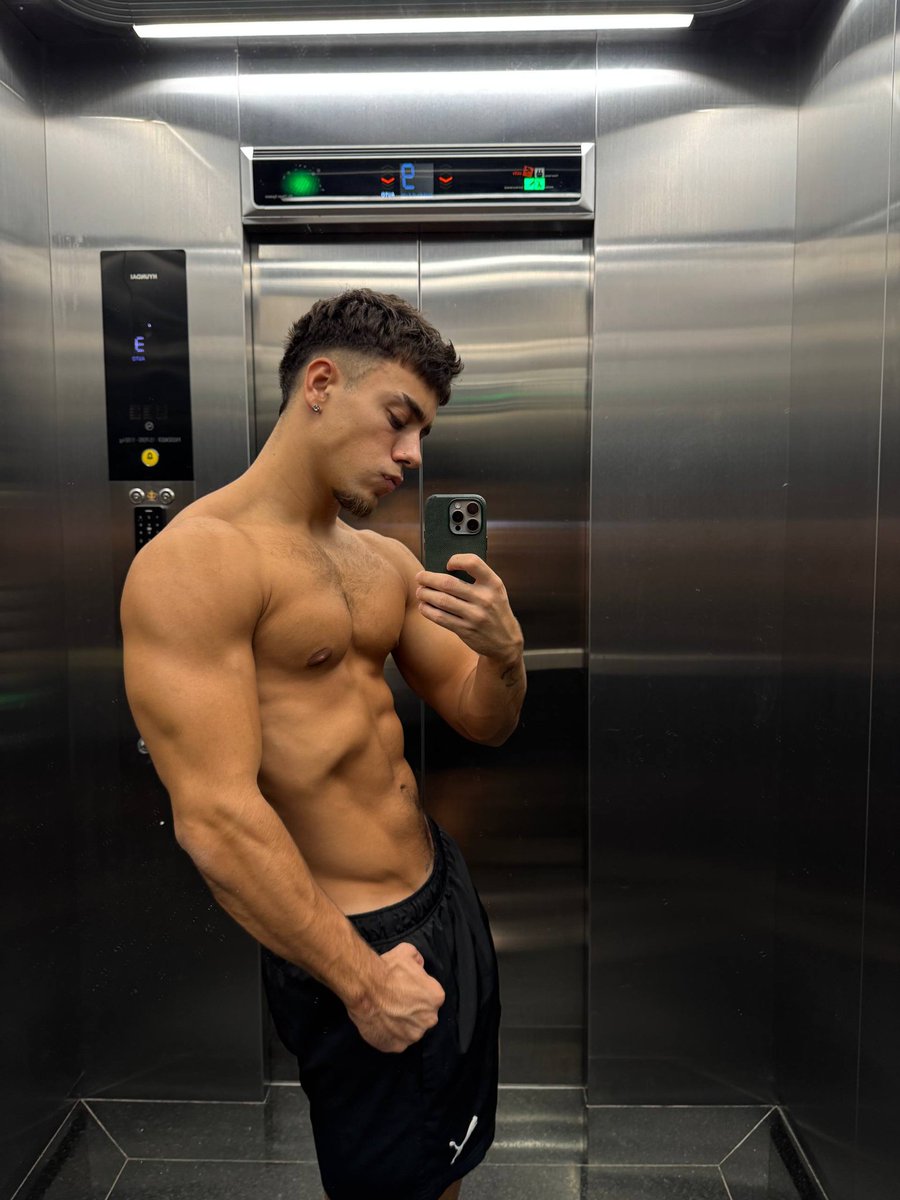 dymondjonn's tweet photo. Cara o abs? https://t.co/RJCU9rXEkJ