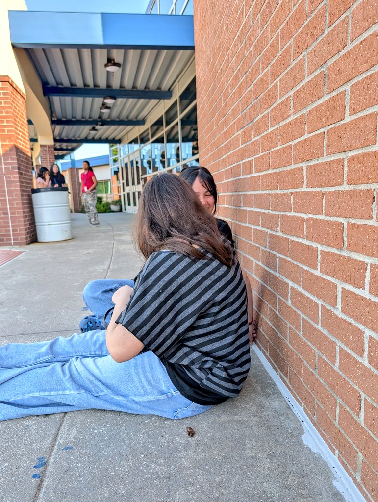 JenniferMJobe's tweet photo. ☀️ Beautiful day to close out the school year! 

Getting some fresh air, resetting, and naturally... playing some games. 🎮 

Who has it better? NOBODY! 

How are you spending the last day of school?

#DeanDynasty
#LeadTheStampede 

@Dean_CFISD https://t.co/AnqzBU4yUE