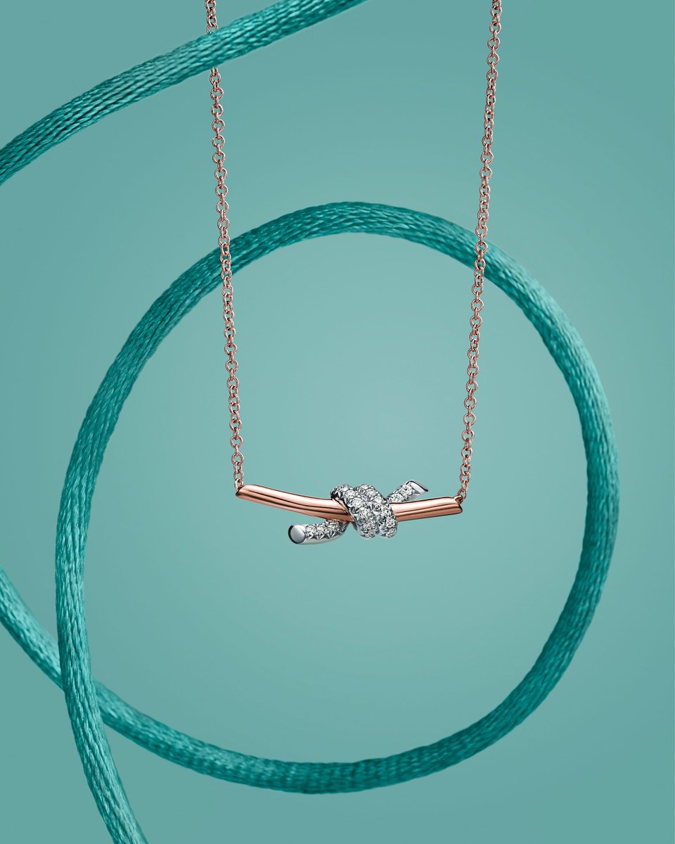 TiffanyAndCo's tweet photo. A symbol of the deep connections we find in love, Knot by Tiffany designs unite organic platinum twists and 18k gold with hand set pavé diamonds, echoing the beauty of enduring ties. #TiffanyAndCo

Discover more: https://t.co/wfgrYc3jVe https://t.co/eP9vAJJ6yT