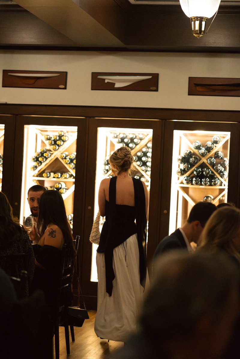 HugosFrog's tweet photo. When it’s Hugo’s, it’s always a good time.✨ For more on private dining and events with Gibsons Restaurant Group, call 312-587-0508, ext 2. credit/permission: m.w.collective https://t.co/kkJ9eMuBFD