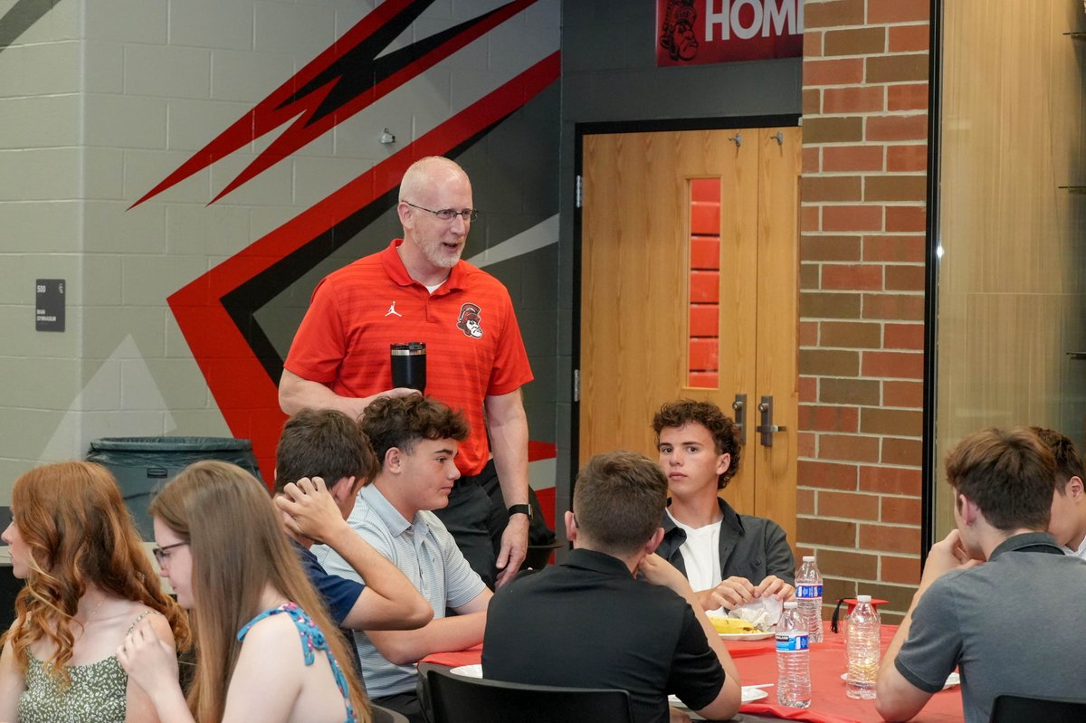 pleasantlocal's tweet photo. 🎓 Our week of celebrating the Pleasant senior class continued last week with Senior Awards and a delicious Senior Breakfast!

It has been so special to celebrate this incredible group and all they have meant to our school community. ❤️ 🖤 #SpartansAdvance https://t.co/cSk4StQqSl