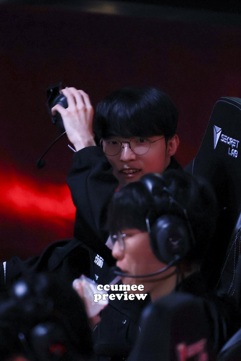 ccum0o0's tweet photo. 260528 kt vs t1 프리뷰

2세트 승리후 기쁨혁

#Faker #페이커 @faker https://t.co/goHY7fOUZN
