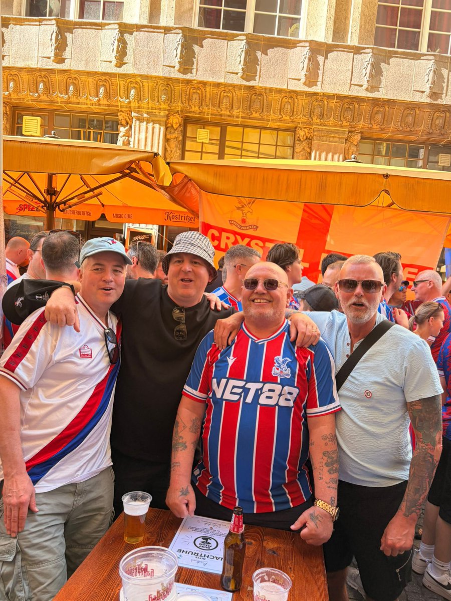 andyf701's tweet photo. Just a few with the boys https://t.co/WsdF1HH3Yc