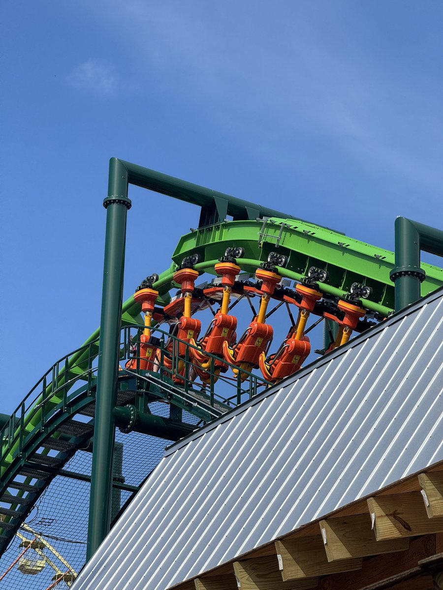 GavinMackool's tweet photo. So excited to be here at @KentuckyKingdom to try the all new Flying Fox for a quick media session before it opens for the public!

Thanks to @scoobycoasters for inviting me out with him https://t.co/qEgypRVn8J