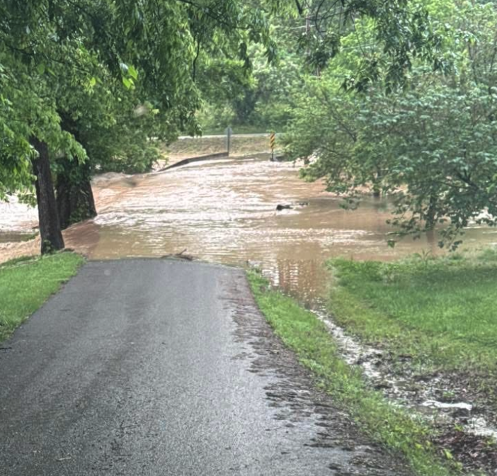 MikeWitcherTV's tweet photo. Impassable roads &amp; flooded homes in Cocke County, TN due to early morning FLASH FLOODING.
📸 Leslie Sutton
📸 Brandi Lea Denman
📸 TDOT
📸 Naudia Shiflett https://t.co/SsDOvfnEqE