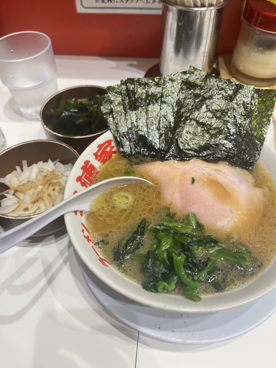 cyarusan's tweet photo. 最近食ったラーメン https://t.co/7ggquW6Ydg