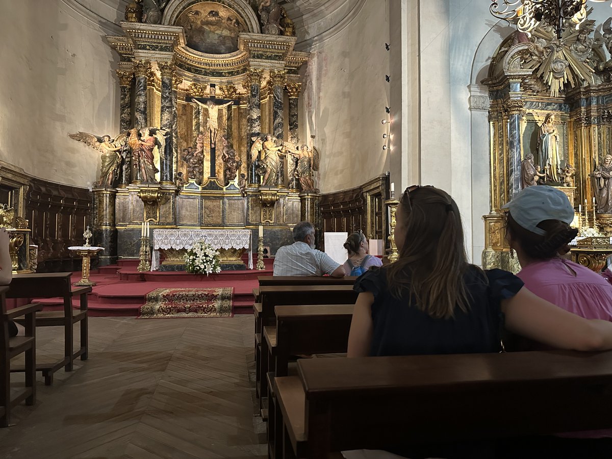 OratoriBCN's tweet photo. 👥 500 persones van participar ahir en la festivitat de Sant Felip Neri a l'Oratori de Barcelona.

Eucaristia solemne, exposició de la relíquia i cant dels goigs, amb l'acompanyament de l'orgue. 🎶

👉 Notícia completa: https://t.co/BS37w5ZhJm https://t.co/s7BunQjAEQ