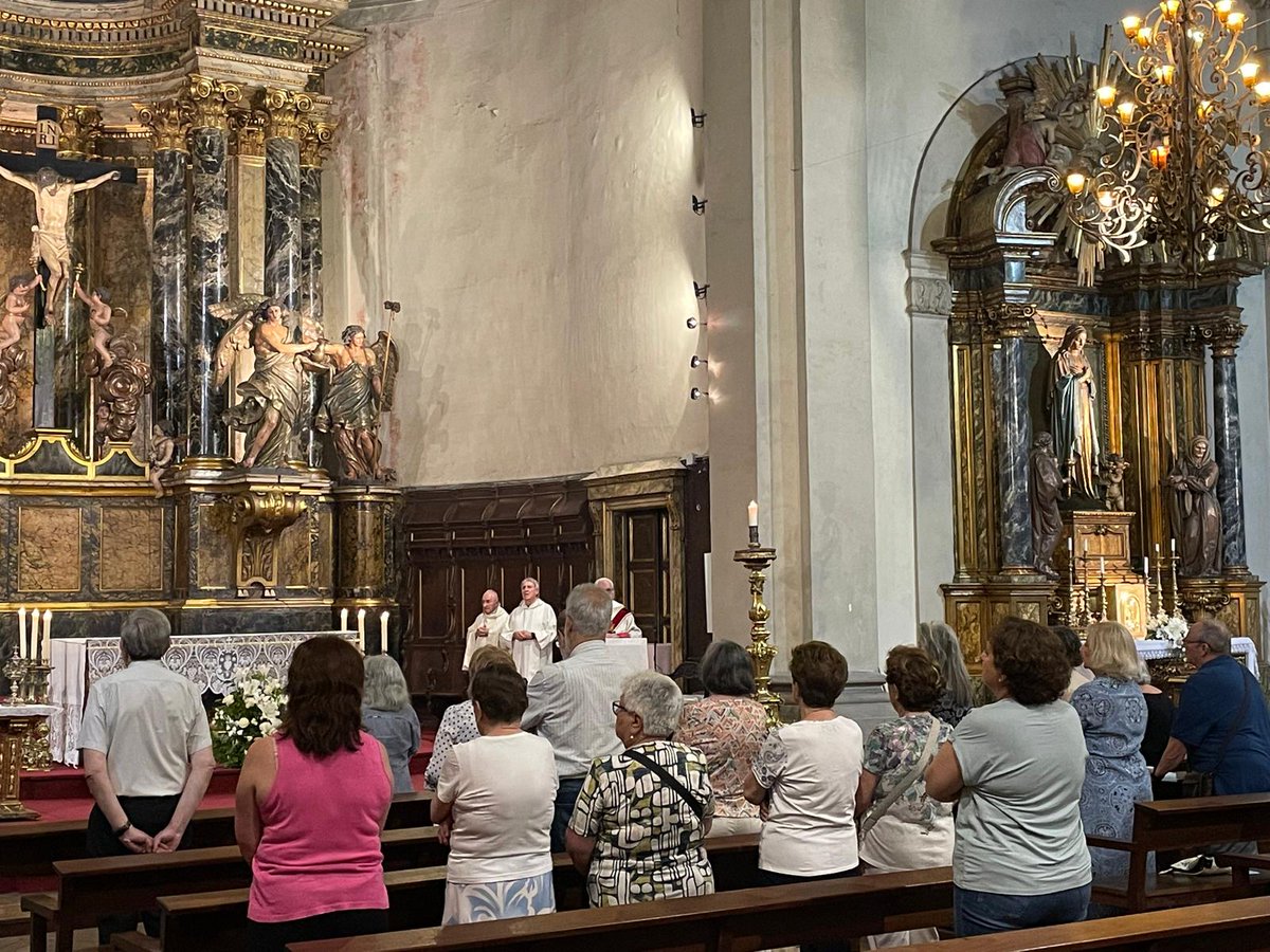 OratoriBCN's tweet photo. 👥 500 persones van participar ahir en la festivitat de Sant Felip Neri a l'Oratori de Barcelona.

Eucaristia solemne, exposició de la relíquia i cant dels goigs, amb l'acompanyament de l'orgue. 🎶

👉 Notícia completa: https://t.co/BS37w5ZhJm https://t.co/s7BunQjAEQ