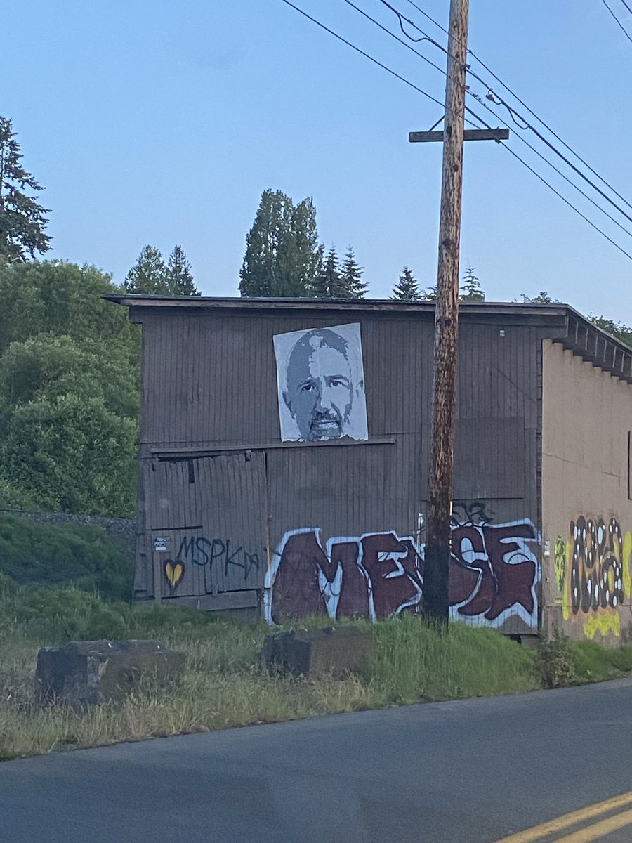 cassiopeia_wolf's tweet photo. spotted the guy https://t.co/CTcFRGM1ou