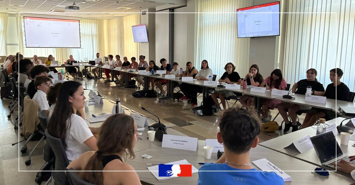 academielyon's tweet photo. La rectrice @Abisagni accueille la première réunion du Conseil académique de la vie collégienne (#CAVC) de l’académie de Lyon réunissant des élus collégiens de la Loire, de l’Ain et du Rhône. @education_gouv https://t.co/jYkh97xUAA