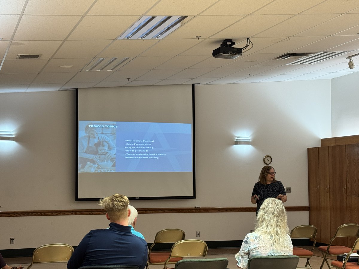 CF_LSA's tweet photo. Thanks to @LSCOLethseniors and @BridgeNord for having us yesterday for the #GoodWillsTour!

It was great to have Anova Law Group and @AvailCPA  with us for this free estate planning session.

If your organizations is interested in hosting a session, email marketing@cflsa.ca https://t.co/nI5xc69YA1