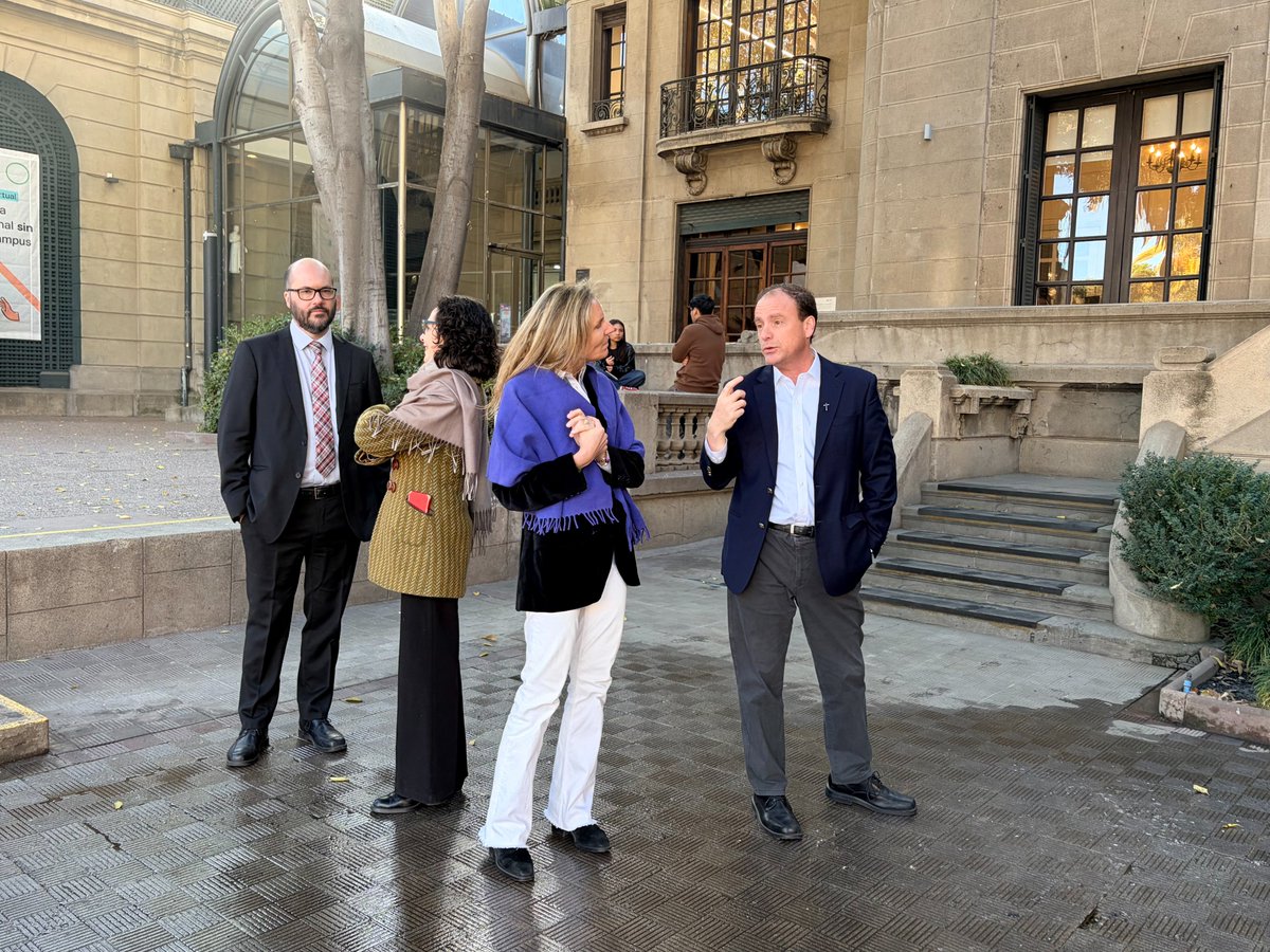 uahurtado's tweet photo. La subsecretaria de Educación Superior, Fernanda Valdés, visitó la @uahurtado y sostuvo una reunión de trabajo con autoridades universitarias para abordar los desafíos actuales de la educación superior, como gratuidad, financiamiento e innovación curricular. https://t.co/wrFZKAnHBS