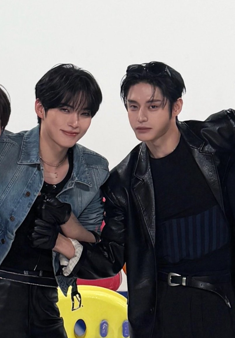 인턴🔝 tweet media