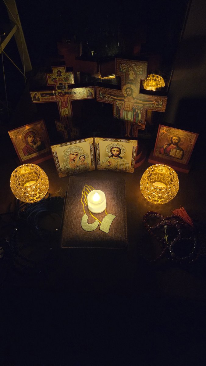 mas_abel48's tweet photo. Nambah lilin elektrik biar makin cakep. Sepertinya aku perlu bunga dan semacamnya yg bisa dibongkar pasang deh, dan sepertinya perlu nambah icon lagi, tapi nanti nanya dulu icon apa yg cocok https://t.co/wmgNJg8aCJ