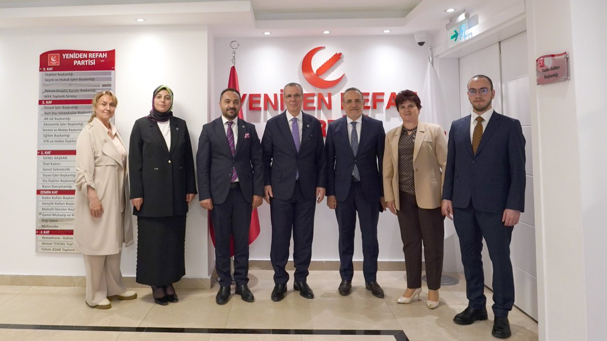 KSurekli's tweet photo. Sivil Toplum ve Halkla İlişkiler Başkanlığımız tarafından düzenlenen program kapsamında, Genel Başkan Yardımcımız @belginuygur10 öncülüğünde; Genel Merkez Kadın Kolları MKYK Üyesi Saniye Enfiyeci ve Genel Merkez Gençlik Kolları MKYK Üyesi Mustafa Emre Çevik’ten oluşan heyetimizle birlikte bayram ziyaretlerimize Demokratik Sol Parti, Anahtar Parti, Türkiye İttifakı Partisi ve Yeniden Refah Partisi ile devam ediyoruz.

Ev sahiplikleri için Genel Sekreter Hasan Erçelebi’ye, Sağlık Politikalarından Sorumlu Genel Başkan Yardımcısı Dr. Varol Tosun’a, Genel Başkan Ferhat Yılmaz’a ve Genel Başkan Yardımcısı Bülent Osman Osmanoğlu’na teşekkür eder, çalışmalarında başarılar dileriz.