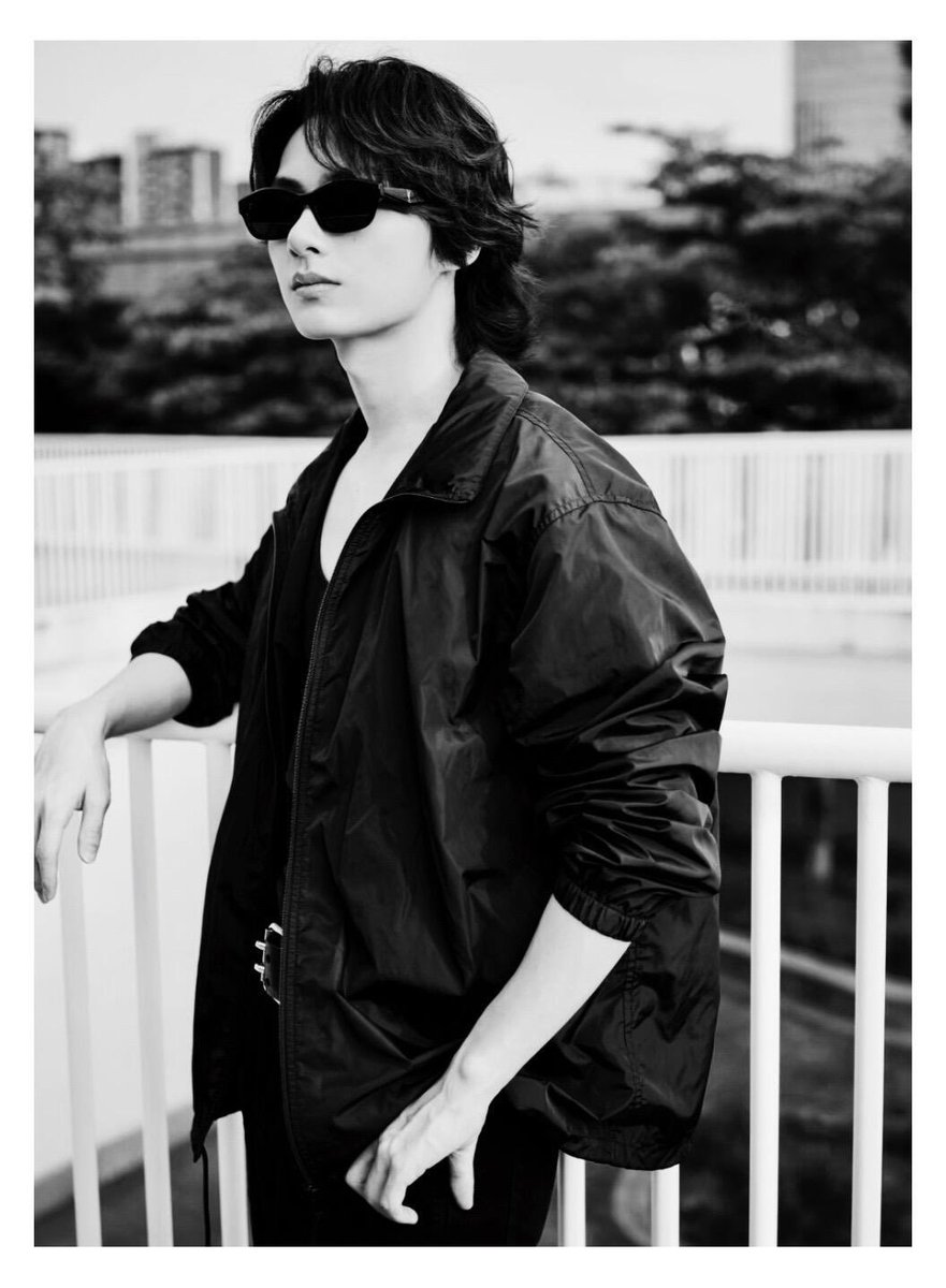 moontomeetyou's tweet photo. ohhh Jun’s YSL photos were shot by the still photographer of The Shadow’s Edge! 

no wonder they give off such HuFeng vibes 😭🖤 https://t.co/tLLYXUbolM