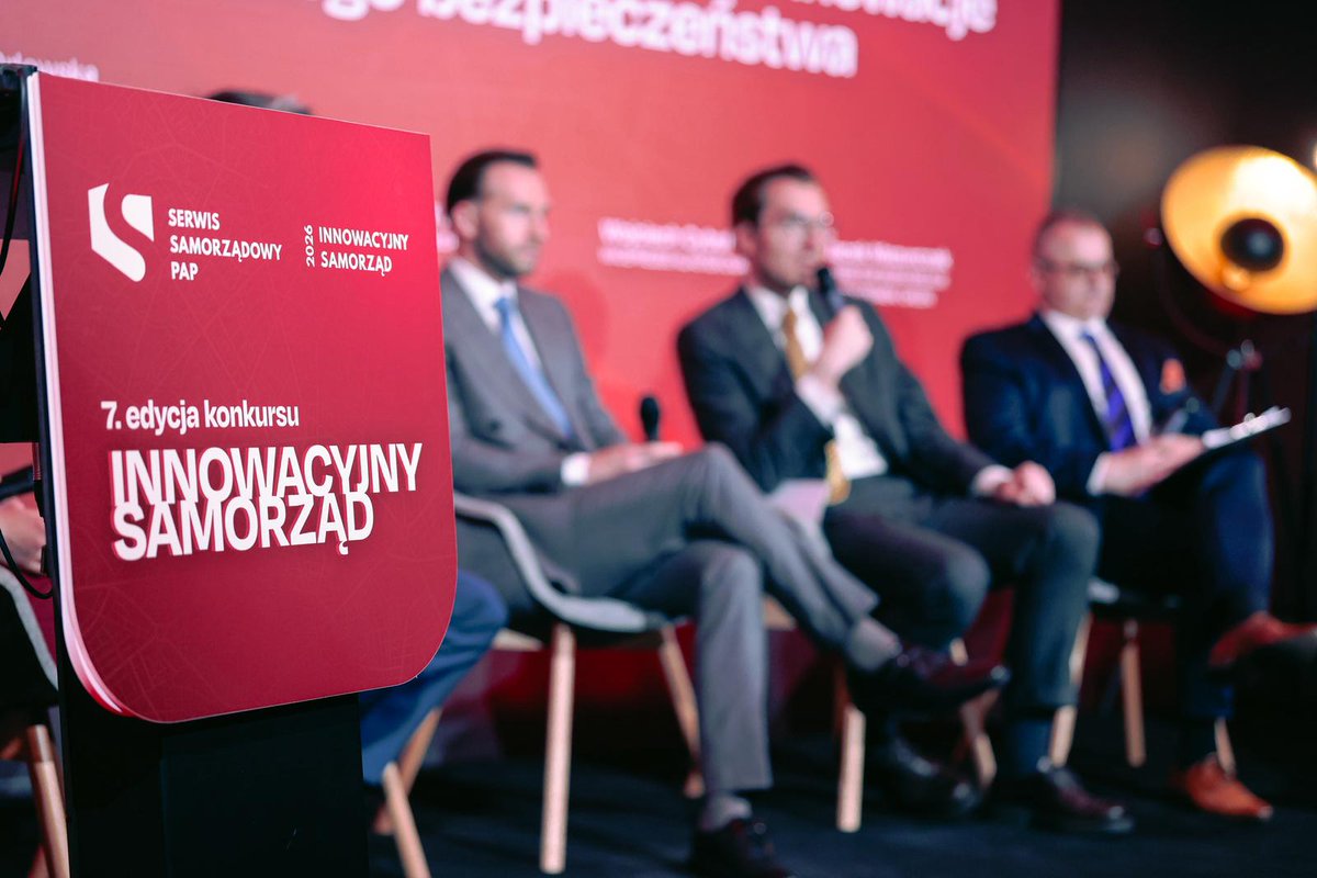 MFIPR_GOV_PL's tweet photo. 💬Powstanie #FBiO to efekt skutecznych negocjacji 🇵🇱Polski z 🇪🇺Komisją Europejską. Jako pierwsi i jedyni w Europie sprawiliśmy, że #KPO stał się inwestycją w obronność i ochronę ludności. Co dziesiąta złotówka z polskiego programu trafi na bezpieczeństwo. W 14 miesięcy stworzyliśmy fundusz, przyjęliśmy ustawę i powołaliśmy spółkę celową „Chrobry”. FBiO dysponuje budżetem ponad 22 mld zł, z czego prawie 10 mld zł przeznaczymy na schrony. Pierwsze nabory planujemy uruchomić pod koniec czerwca 2026 roku - wiceminister @szyszkoj na debacie podczas gali Innowacyjny Samorząd 2026.