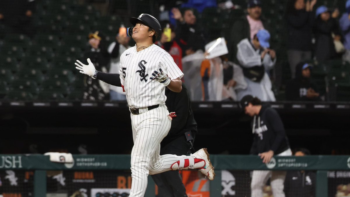 CoachTheWinner's tweet photo. Thursday ⚾️

White Sox -1.5 (+156)
Blue Jays / Orioles o8.5 (-113)
Astros ML (+130)

Let’s have a day 🤍 https://t.co/iyM4WRxiEz