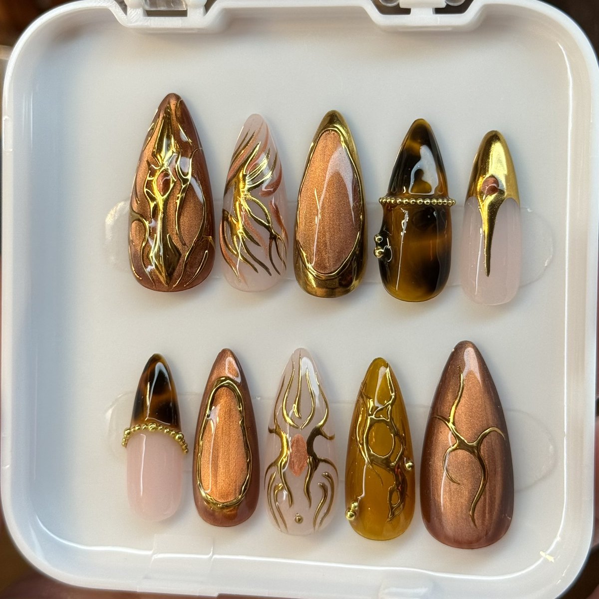 eviefoxiee's tweet photo. high noon yone inspired nails🪽 https://t.co/pCwTZlz1uG