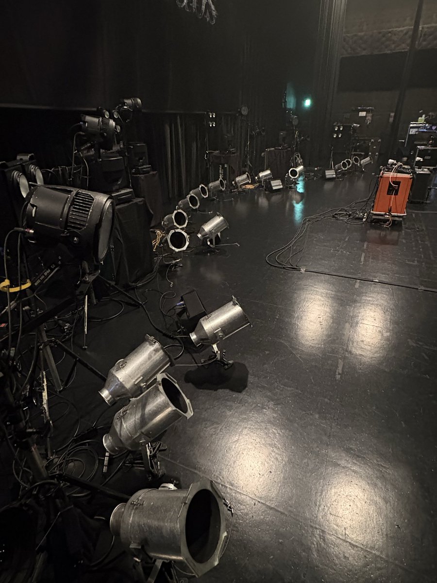 toshi_chno's tweet photo. the cabsワンマンツアー照明も仕上がってる気がする楽しい💡
ツアー終わってほしくない！ https://t.co/0AijMsGYUB