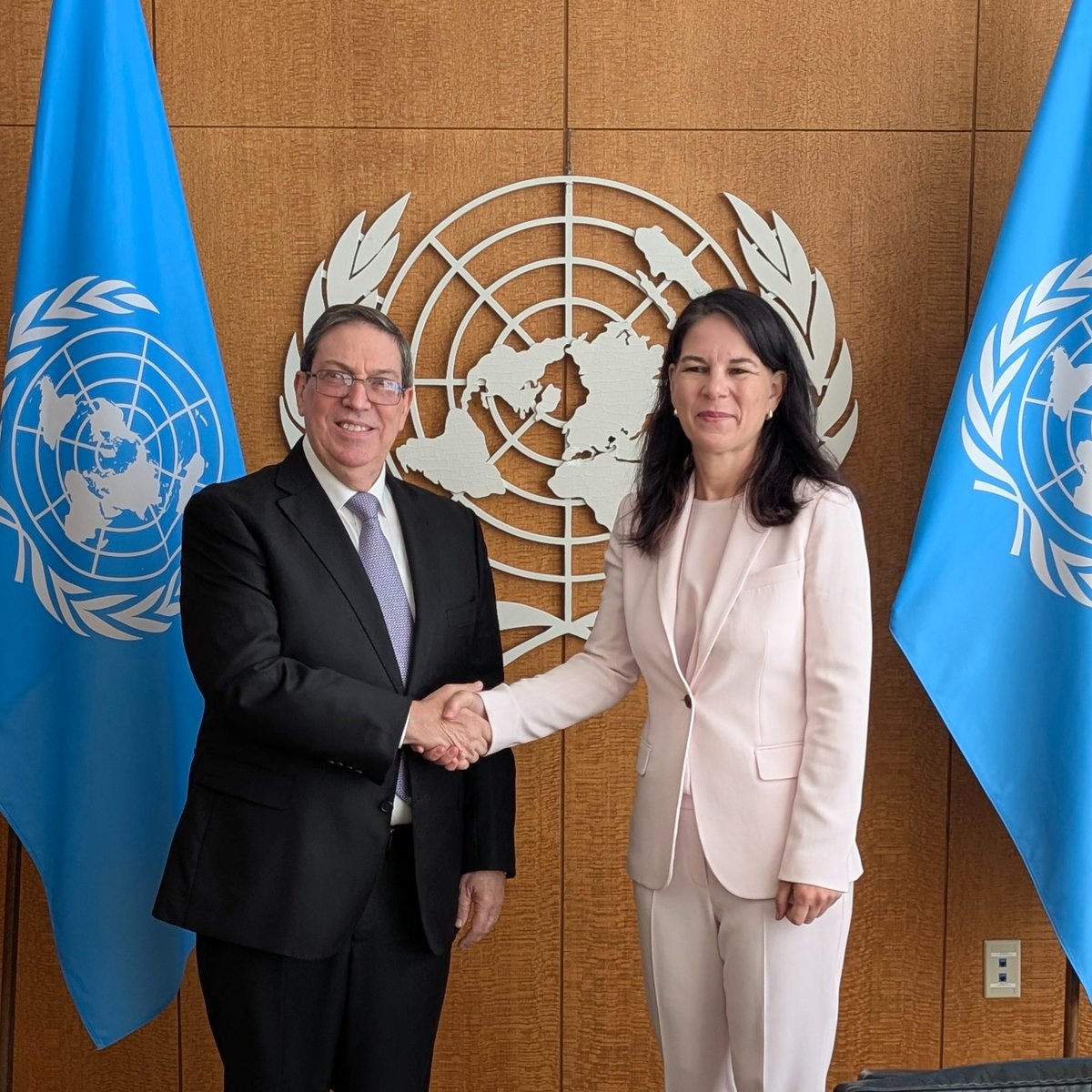 BrunoRguezP's tweet photo. Fui recibido por Annalena Baerbock, Presidenta del 80 período de sesiones de la Asamblea General de la ONU @UN_PGA.

Reafirmé el compromiso de #Cuba con el multilateralismo; el respeto, promoción y defensa de la Carta de la ONU y del Derecho Internacional.

Denuncié el castigo colectivo al que el gobierno de EEUU somete diariamente al pueblo cubano, con su bloqueo recrudecido, medidas adicionales, sanciones secundarias, cerco energético y la amenaza de agresión militar.