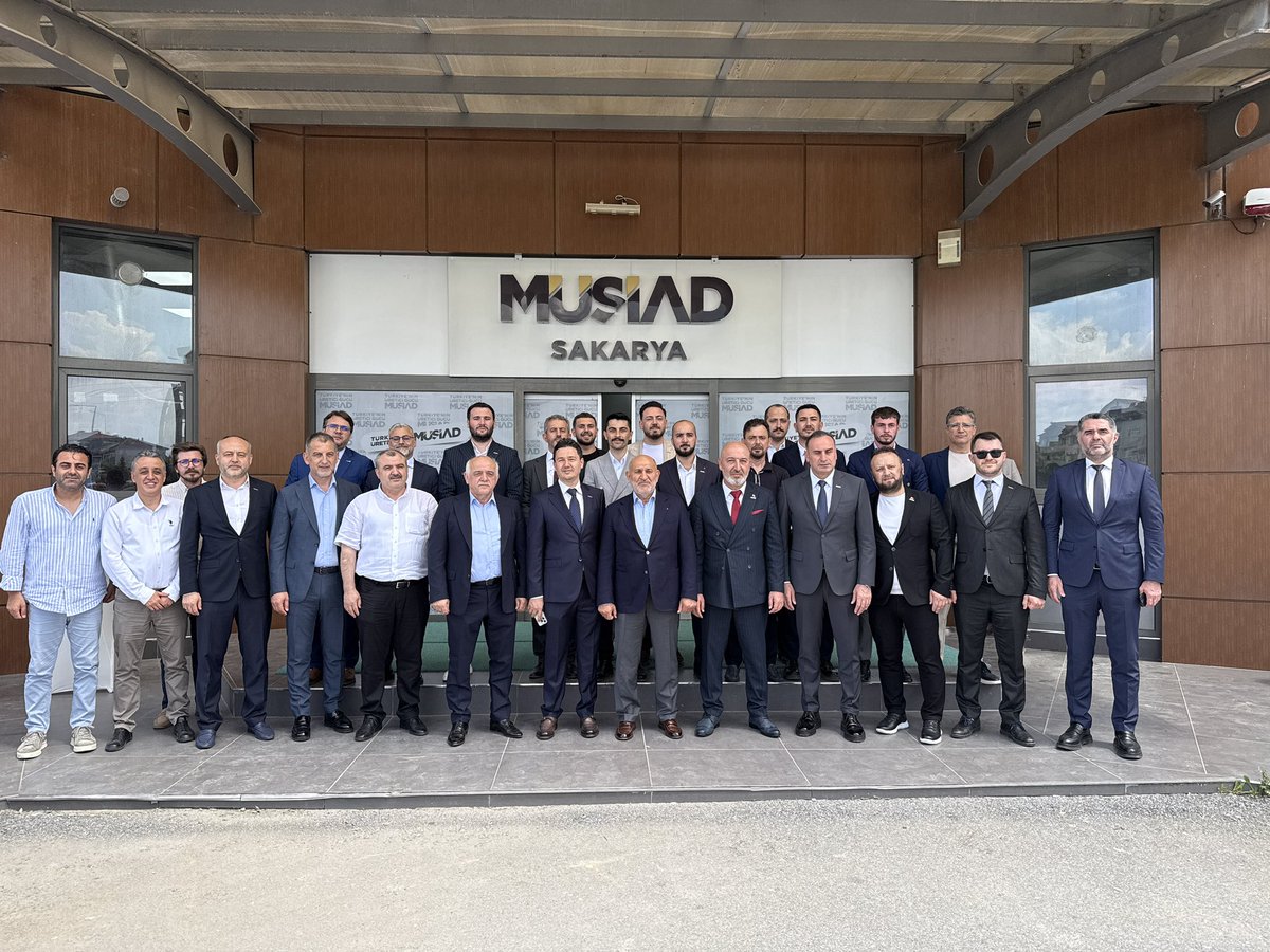 MUSIADSakarya's tweet photo. Geleneksel Kurban Bayramı Bayramlaşma Programımızı; siyaset, iş dünyası, sivil toplum camiası ile üyelerimiz ve ailelerimizin yoğun katılımıyla şubemizde gerçekleştirdik.

Bayramın birlik, beraberlik ve dayanışma ruhunu hep birlikte hissettiğimiz programımıza teşrif eden kıymetli il protokolümüze, iş dünyamızın değerli temsilcilerine, MÜSİAD’ımızın kıymetli önceki dönem başkanlarına, üyelerimize ve ailelerine gönülden teşekkür ediyoruz.

Rabbim birlik ve beraberliğimizi daim eylesin. Kurban Bayramımız mübarek olsun.