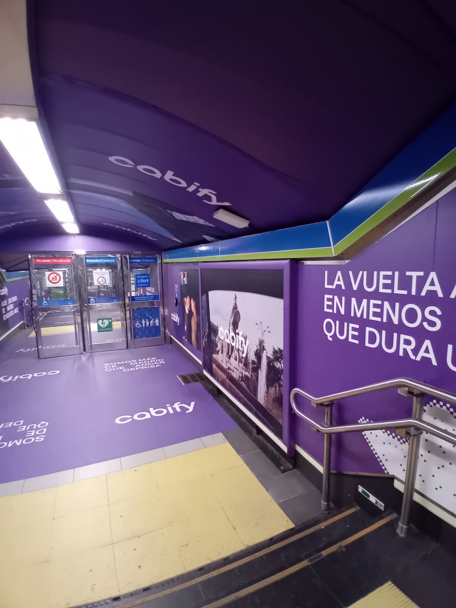 DanielSenda's tweet photo. La mercantilización del @metro_madrid cruza todos los límites, la publicidad en el espacio público es demasiado invasiva. Si al menos estas acciones sirvieran para que fuera gratis tendría alguna justificación. https://t.co/7ASXFPhcjW