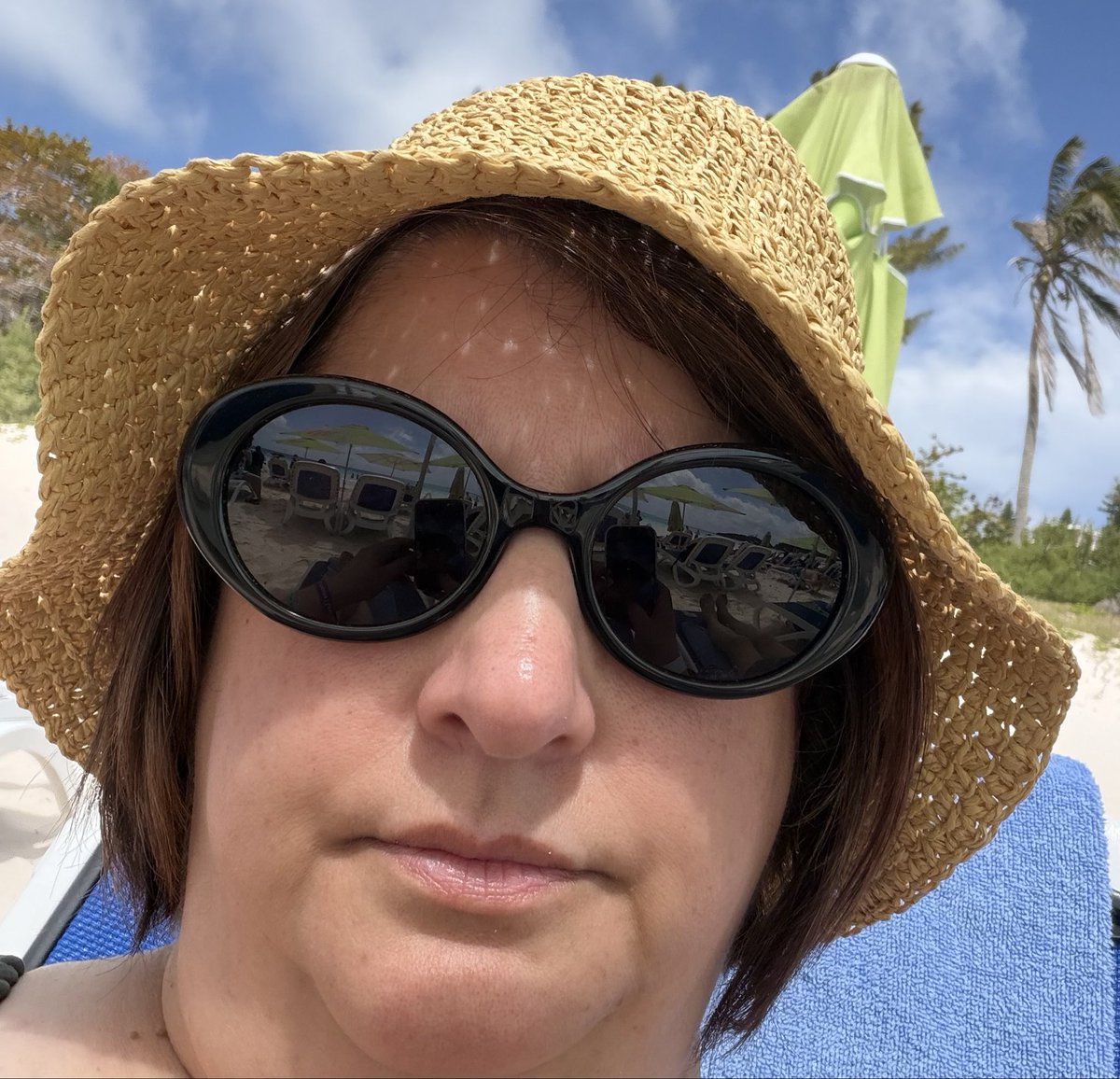 TrishaReads8's tweet photo. It is no day at the beach with #lupus -I enjoy water sports &amp; a good book - hat, rash guard, umbrella &amp; very short visits help #photosensitivity ☀️💜🏖️📖#lupusawarenessmonth #Horsebay https://t.co/trN0lAMQTV