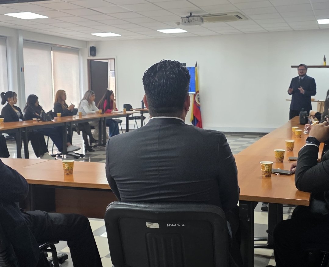 prensapaloq's tweet photo. #DeInteres desde Perú 🇵🇪 nos visitarón profesores y estudiantes de derecho penal ,con el fin de conocer nuestra experiencia en el Sistema Penal Acusatorio. Se trataron temas sobre las "audiencias preliminares" a cargo del dr. Gustavo Barbosa juez 19 penal mpal de garantías, https://t.co/rbvReXBzYQ