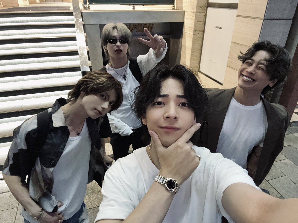 _ryuhey_16's tweet photo. 【Fire Link】ありがとうございました🎤🔥
懐かしい香りと共にいい夜になった🌙

そして新曲【Summer back again】🌴☀️
これから始まる夏を、いつまでも思い出させてくれる曲になってくれると信じて作詞作曲しました🤙

是非ライブへ聴きにきてください😎 https://t.co/bSj89TM47o