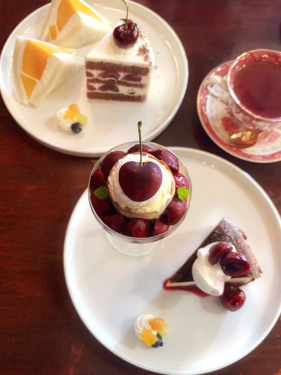yolum_o6's tweet photo. 📍珈琲閣 (愛知県西尾市)

カフェ巡りを生きがいにしてる私100%の自信を持っておすすめできる人生カフェ！🍒

去年初めて行って感動してから「おすすめのカフェどこ？」って聞かれたら必ずここを挙げてる。果物の質がとにかく高くて、何食べても絶対ハズレない🥭フルーツ好きなら絶対行ってほしい！！ https://t.co/oBgGuoLCl7