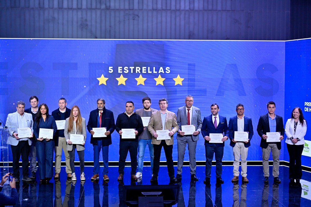 CChCValdivia's tweet photo. 👏🏻Felicitamos a las empresas socias de la #CChC sede #ValdiviaCL Chilemaq y Nueva Capreva por ser parte del Cuadro de Honor 2026.
🌟Chilemaq, con cinco estrellas y Nueva Capreva con cuatro, fueron destacadas por liderar en prevención y bienestar. https://t.co/h6c5O2MvhG