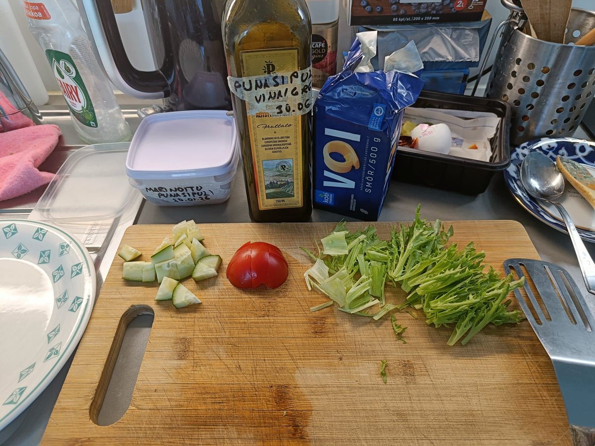 HilpoJuhana's tweet photo. Evening snack
Crêpes filled with creamy feta-spinach sauce, and salad.
#eveningsnack #crepes #homemade https://t.co/1GpA9R5FPd
