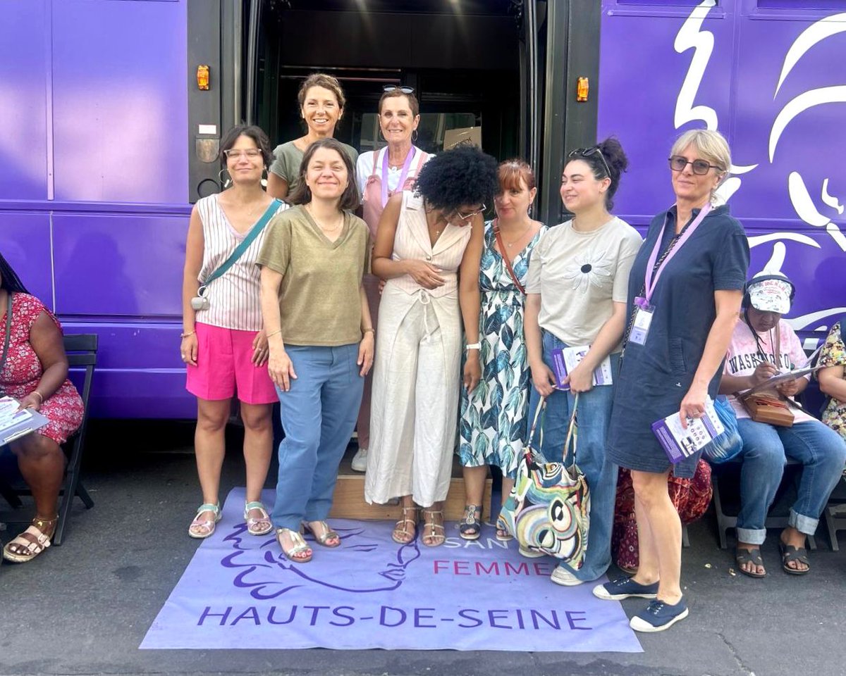 instituthds's tweet photo. 🚌 Le #BusSantéFemmes a fait escale ce jeudi 28 mai à @VilledeBagneux et a permis à 58 femmes d’accéder, gratuitement et sans rendez-vous, à un parcours de santé complet : conseils, dépistages, consultations…

En présence d'@helenecillieres, Maire de la ville de Bagneux et conseillère départementale des Hauts-de-Seine.

📅 Le bus sera de passage demain, vendredi 29 mai, Place Mermoz à Bois-Colombes, de 13h à 17h.

🤝 @hautsdeseinefr @iledefrance @RATPgroup @RATPGroup_Terr @Majorite92 

En savoir plus 👉 https://t.co/cAyAQ0u2Ao