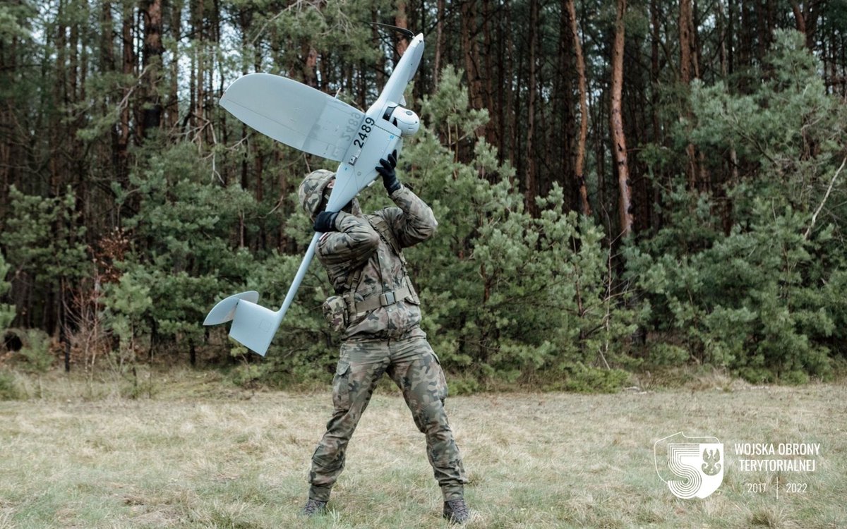 MON_GOV_PL's tweet photo. Umowy z WB Electronics S.A. obejmują dostawy ponad 400 zestawów amunicji krążącej #WARMATE, 12 bateryjnych modułów ogniowych bezzałogowych systemów poszukiwawczo-uderzeniowych #GLADIUS oraz 190 zestawów bezzałogowców #FlyEye dla potrzeb wojsk operacyjnych i @Terytorialsi. #PolskaSAFE @AgencjaUzbr
-
@KosiniakKamysz @magdasobkowiak @pawelbejda @MON_GOV_PL @WBGroup_PL