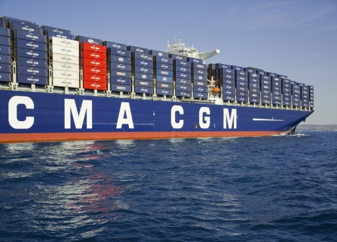 MasContainer's tweet photo. @cmacgm  mantuvo ingresos casi estables en el inicio de 2026, apoyado por su diversificación logística, #terminales y #cargaaérea. Sin embargo, la caída de las tarifas marítimas volvió a presionar sus márgenes https://t.co/NhzCBf8AKn https://t.co/X3YkFhNQ9w