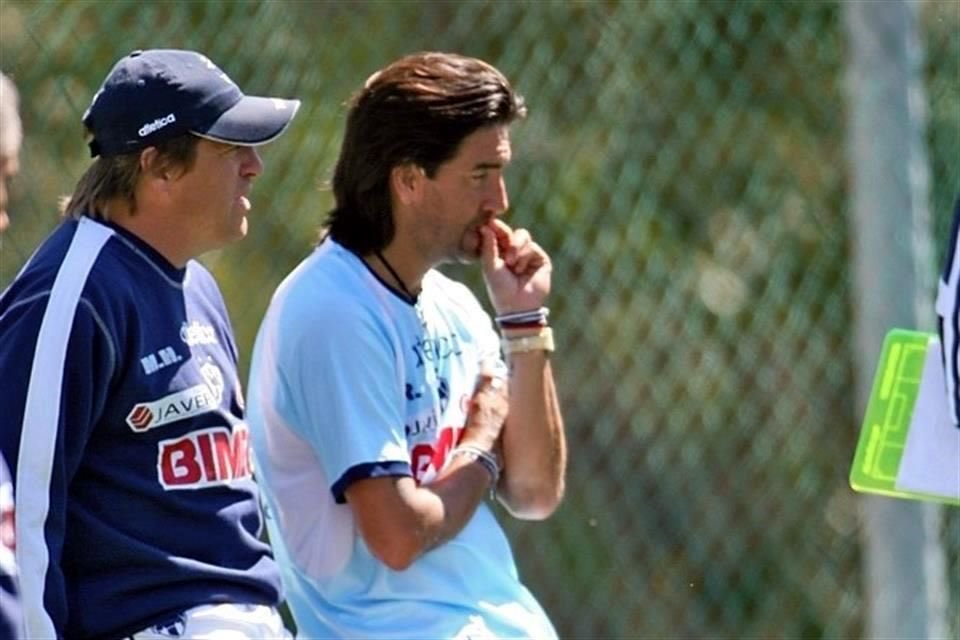 DailyRayado's tweet photo. Y la raza acá en Monterrey se molestó con el Piojo cuando sacó del retiro al Demonio Andrade para jugar Conca y Liga 😜 https://t.co/pvyU1cikuI