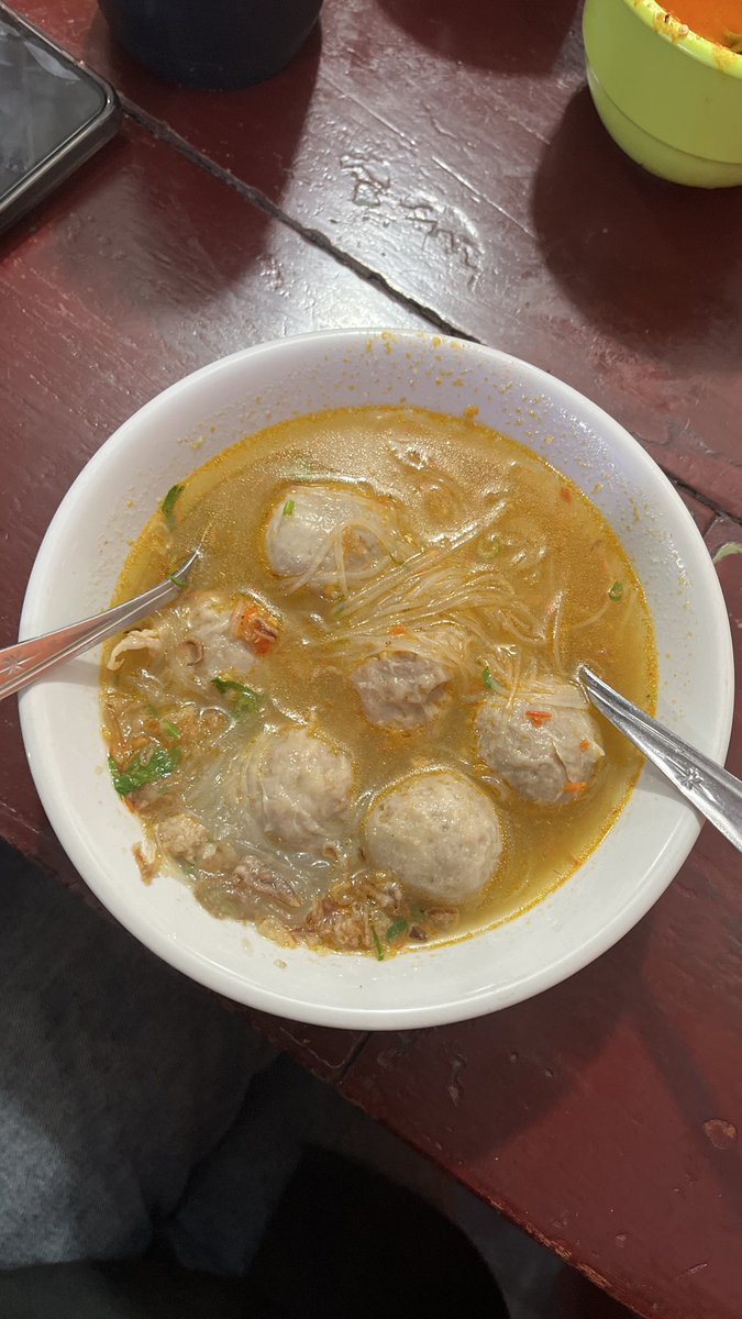lulsarchieve's tweet photo. baksonya tipe gue bgtt, udah lama ga makan pedes sekalinya makan pedes gabisa berenti mana ngaruh ke muka yang acneprone tolong 😭 https://t.co/AzXsCkCpHU