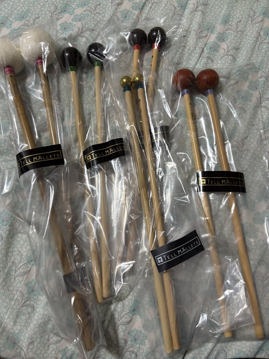 mokemokemarry's tweet photo. 旅行から帰還したら届いてた！
ティンパニマレットこれで4組揃ったー！
誰に貸しても褒められる。ほんっとにいいマレット！
真鍮デュアルを既に持ってるけどラタン4点セットのキーボードマレットも購入
ウッド系初めてだから使うの楽しみ！
テルマレットさんの品質間違いないから一気買いも恐くない☺️ https://t.co/TdxrpIteva