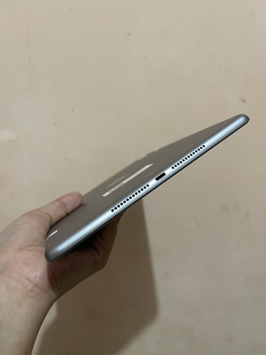 selarasss's tweet photo. wts ipad gen 6 128gb ex-ibox

- wifi cell
- unit only
- cod jabek
- baterai masih badak jarang dipake juga
- fisik mulus spt di foto gak ada dent
- layar aman gak ada ws dkk
- belum pernah service

💰2,2jt (net) https://t.co/xsPzFDxHCB