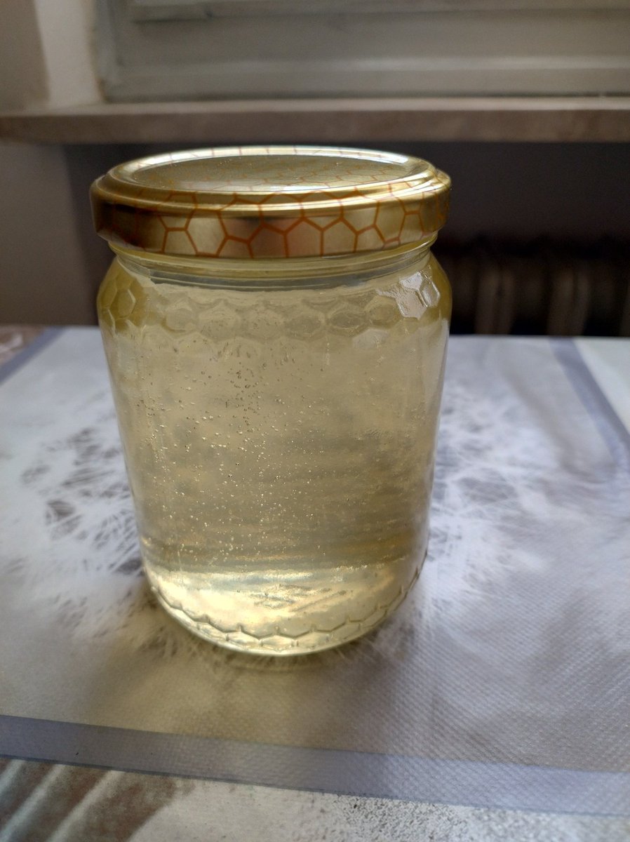DestroRo's tweet photo. Il Primo Vasetto
#Miele
#Bees 
#Apicoltura
#LeApiLomelline https://t.co/xt19luFttA