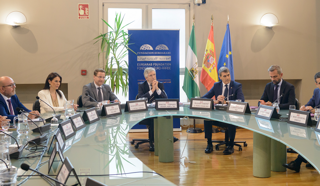 IndeGranada's tweet photo. Grande-Marlaska afirma en Granada que "la criminalidad no tiene raza ni religión"

En una visita a la @FundEuroArabe, resalta el papel de esta institución como "puente permanente" entre Europa y el mundo árabe
👇👇👇
https://t.co/34YYXkL9YE https://t.co/Ftxa4X2QhP