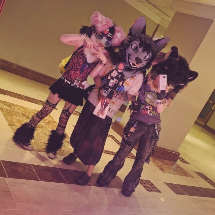 kenpossom's tweet photo. TYSM CONFUZZLED!!! Everything was great and I had a blast! My second time ever at this con &amp; feels like home <3 My voice is dead so it's time for me to recover after a amazing weekend #cfz26 #cfz https://t.co/mmLHqakBMR