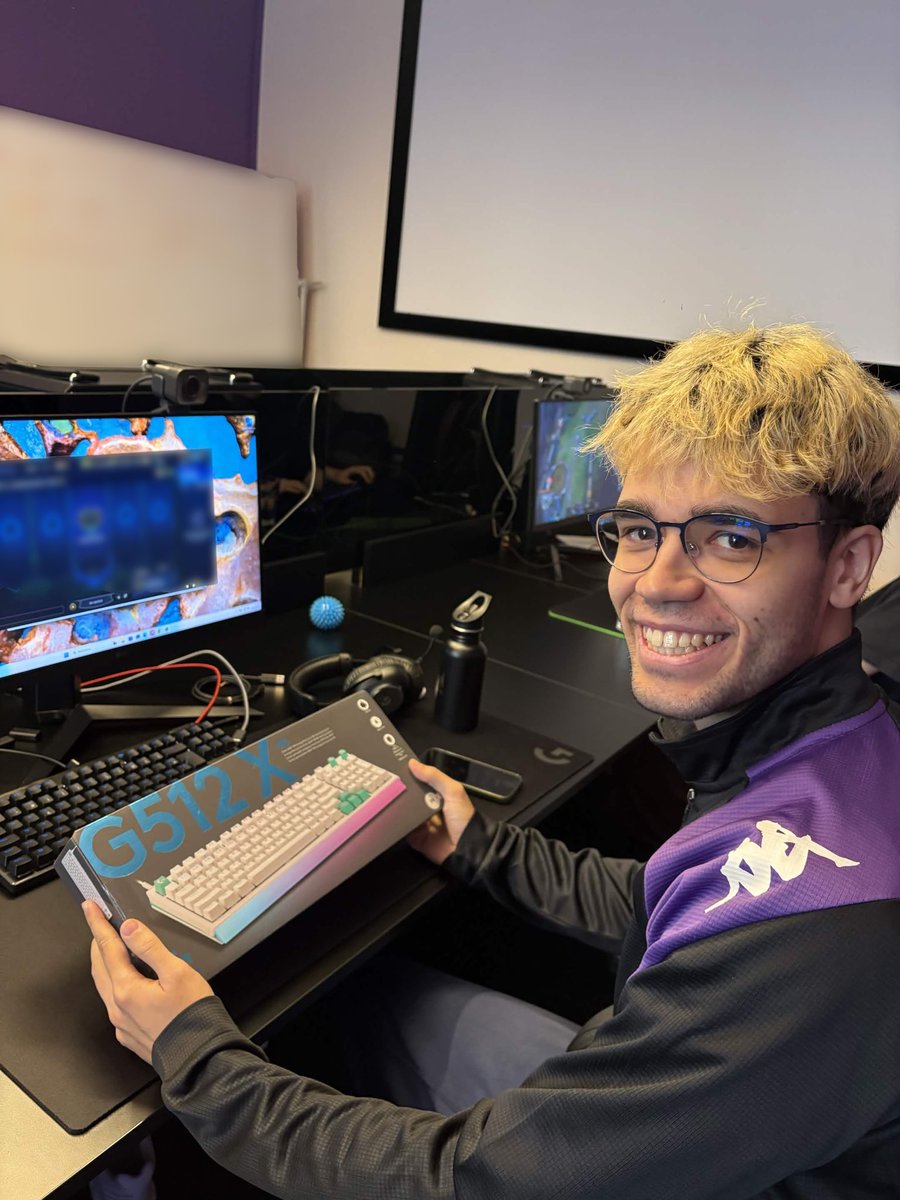 Sheo_lol's tweet photo. Nouveau clavier G512 X comme vous pouvez le voir, il donne le smile 
#content

Et en plus de ça, il vous rend super fort 
#grind

À chaque commentaire sous ce tweet, Nuc répond #LogitechGPlayDays #ad https://t.co/76NBZG2DZh