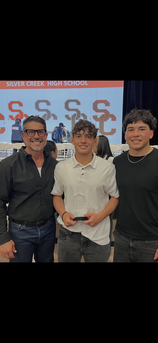 sinatra3's tweet photo. Congrats Sax! 1st Team All-League 🏈, Sophomore of the Year ⚽️ and ⚾️, and HS Sophomore Athlete of the Year, w. a 3.8 GPA — proud of you, hard work always pays off. @SinatraSaxton https://t.co/ytuGJrugIl