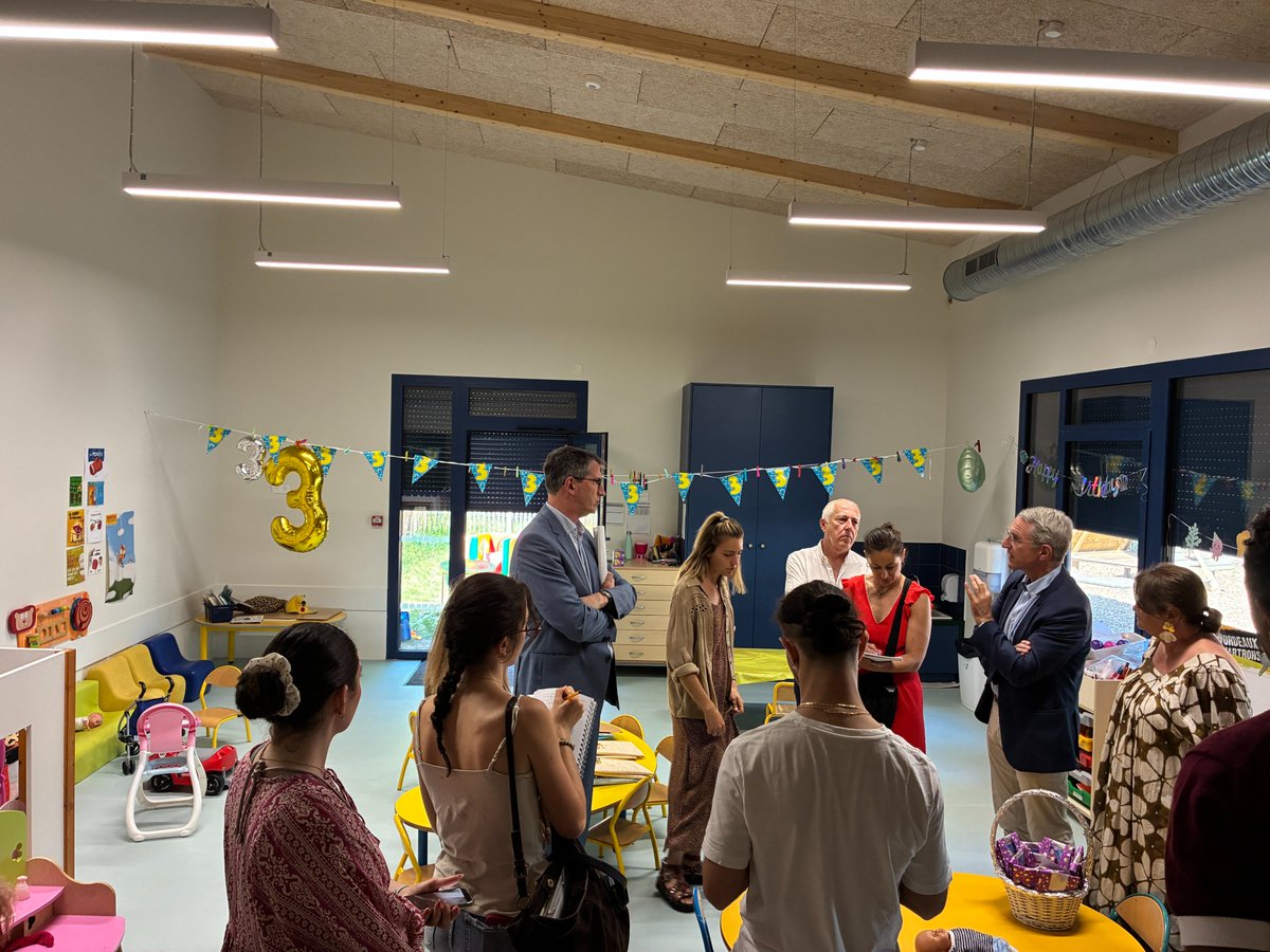 Villedepessac's tweet photo. 23°C en classe, quand il en fait 36 dehors… #Pessac mène de front le combat contre le dérèglement climatique et celui de l’adaptation au changement, à l’image de l’école Georges Leygues, économe en énergie et conçue pour rester fraîche.
https://t.co/J8X9KsZGcy #école https://t.co/E487AClekG